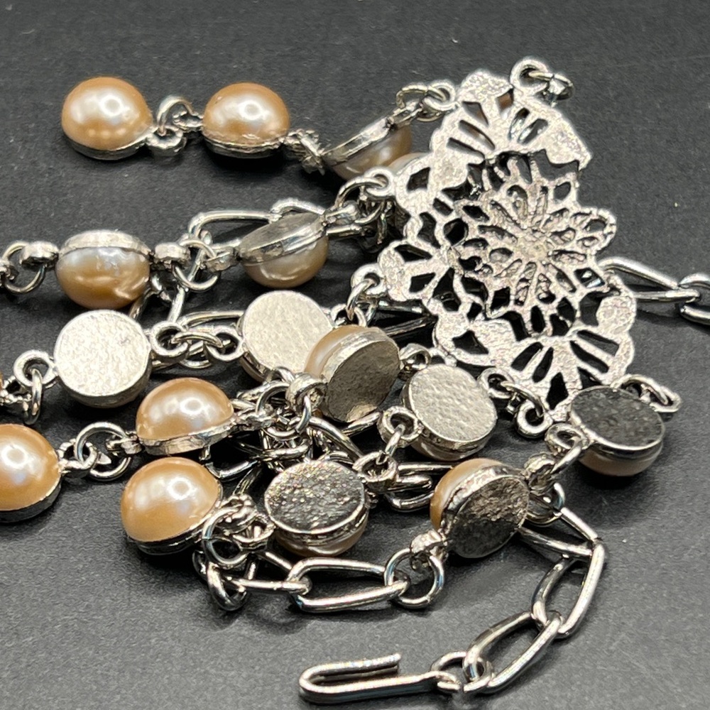 Vintage Dangling faux Pearl Necklace - Picture 7 of 7